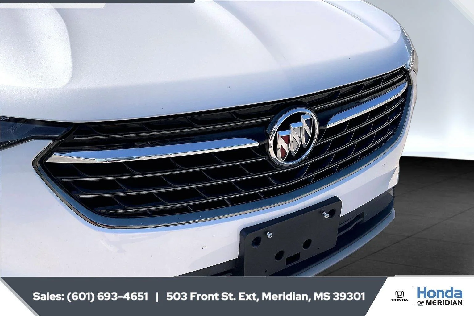 Used 2023 White Frost Tricoat Buick Essence image 21