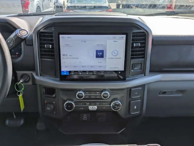 Used 2025 Silver Metallic Ford XLT image 12