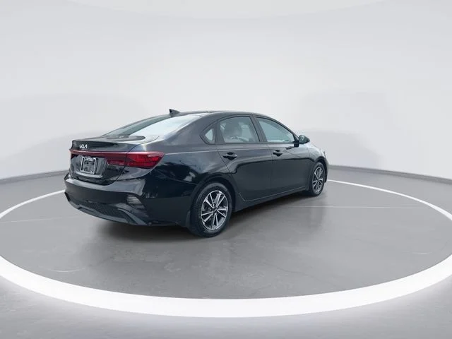 Used 2023 Black Kia LXS image 8