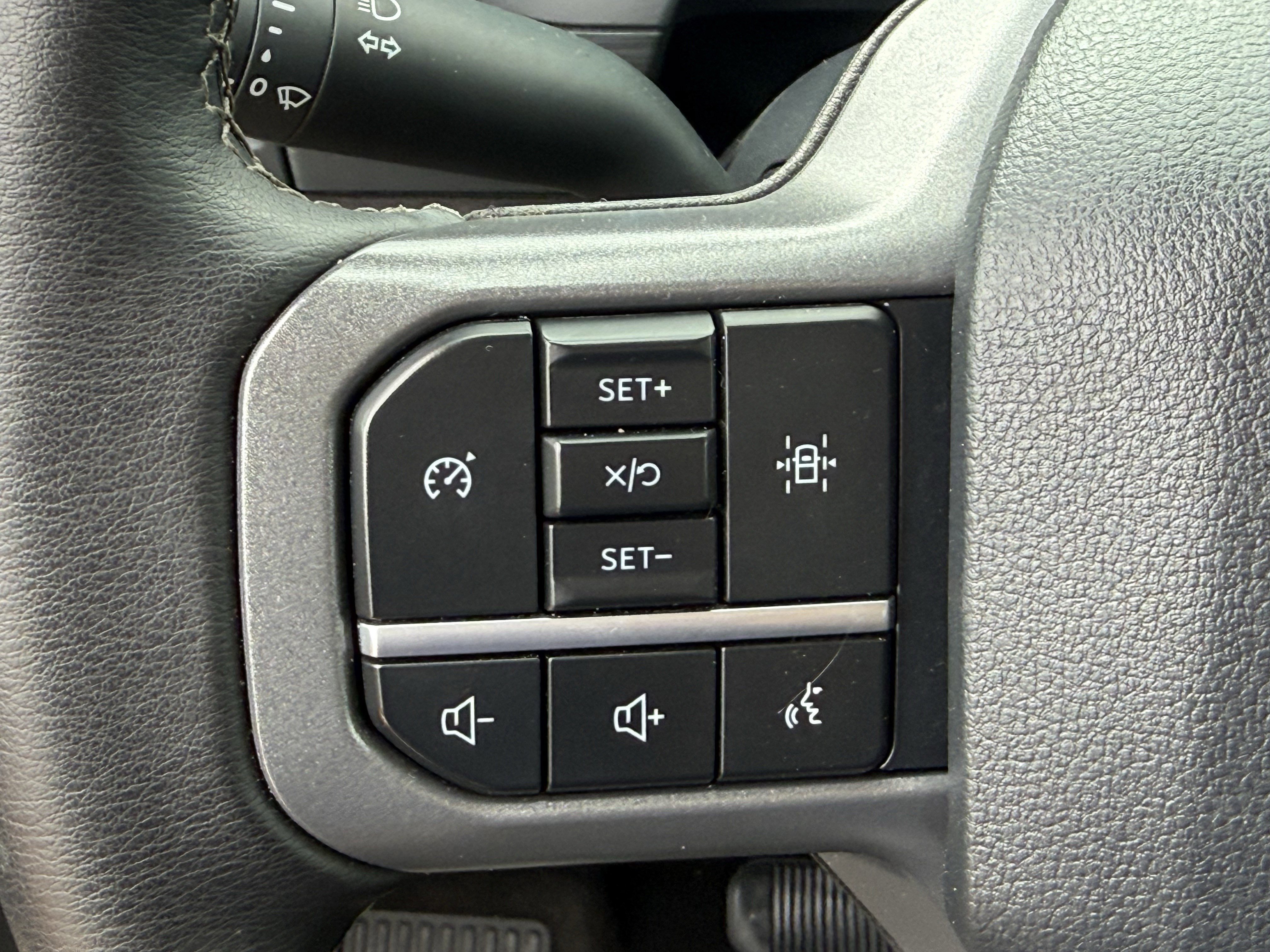 Used 2025 Silver Metallic Ford XLT image 16