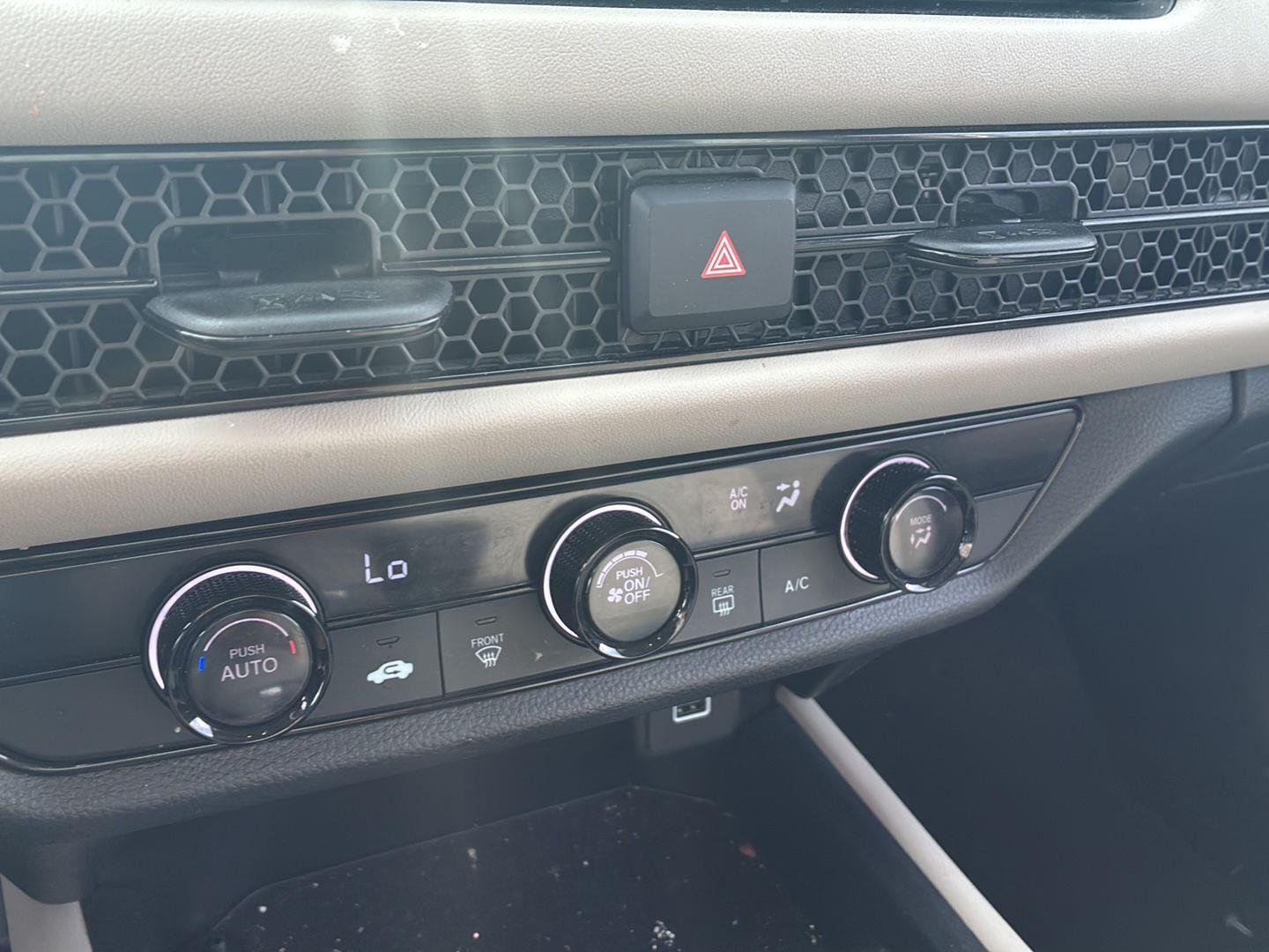 Used 2024 Lunar Silver Metallic Honda LX image 4