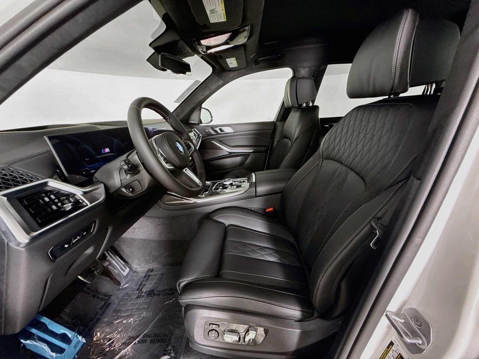 New 2027 Alpine White BMW M60i image 22