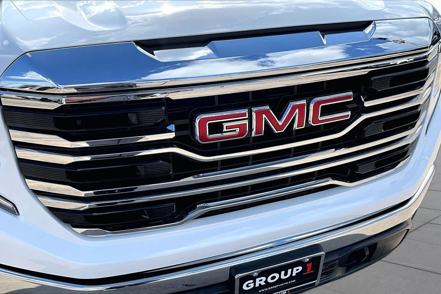Used 2026 Summit White GMC SLT image 30