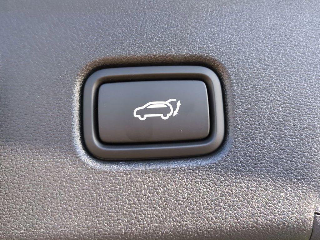 New 2026 Silver Hyundai SEL Premium FWD image 15