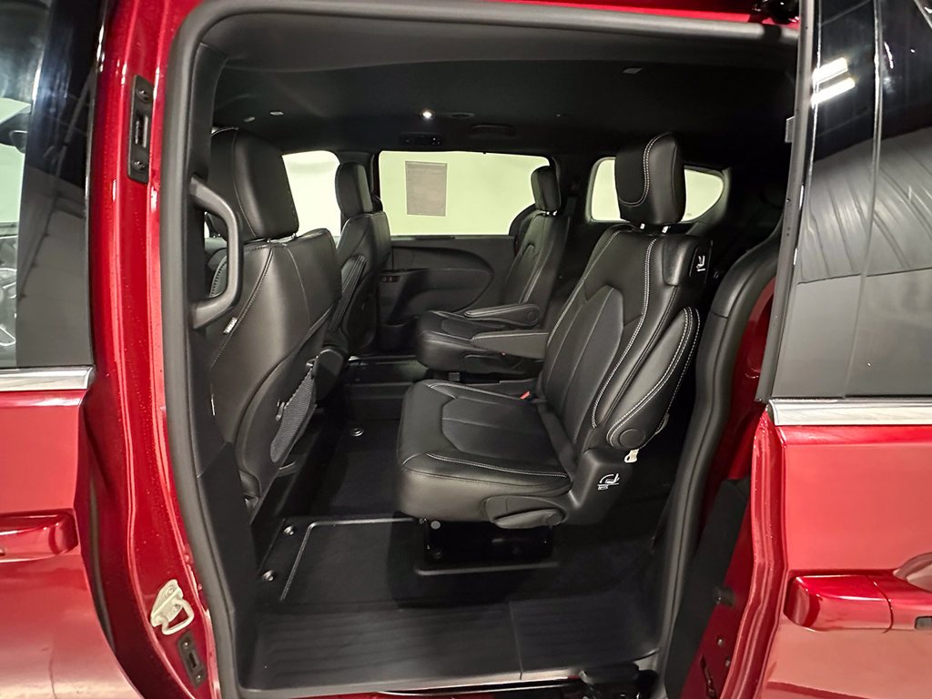 Used 2027 Red Chrysler Wheelchair Accessible-LX image 17