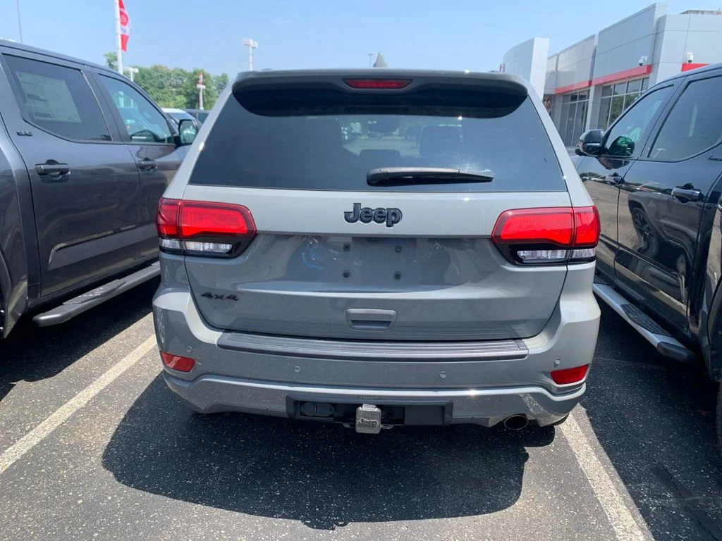 Used 2022 Gray Jeep Laredo X image 3