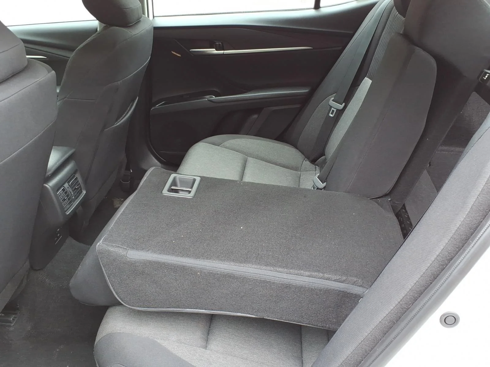 Used 2025 Ice Cap Toyota LE image 23