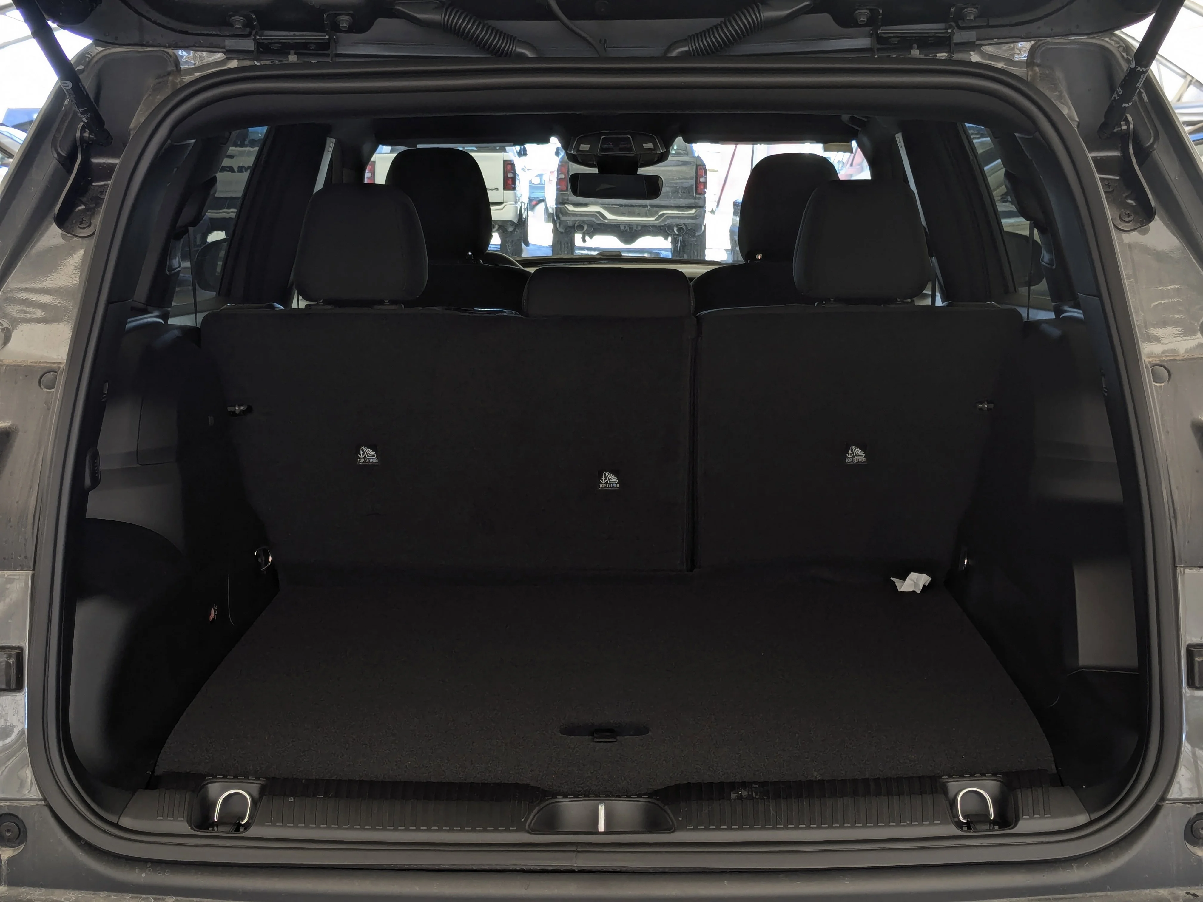 New 2026 Grey Jeep Laredo - - Pkg 23F - Compact Spare - 1.6L Turbo Hybrid - 12.3 Touchscreen & More image 27