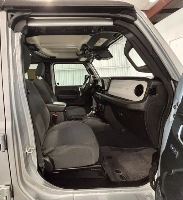 Used 2024 Silver Jeep Sport S image 18