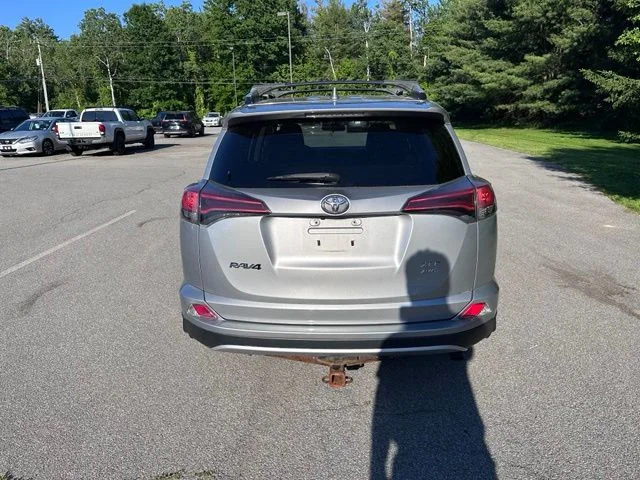Used 2016 Silver Toyota XLE image 4
