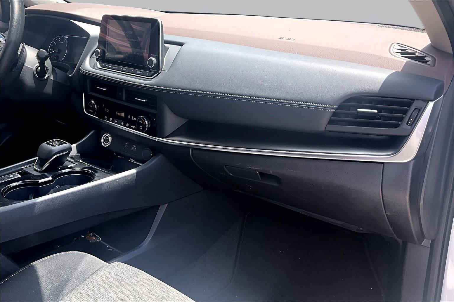 Used 2023 Pearl White Tricoat Nissan SV image 18
