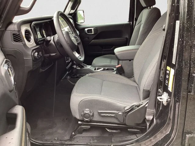 Certified Used 2025 Black Clearcoat Jeep Sahara image 9