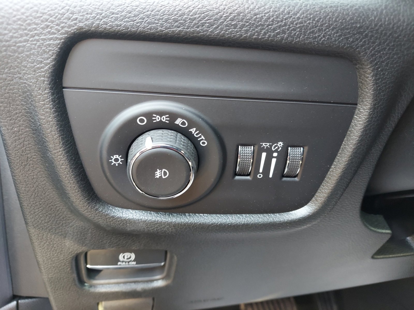 New 2026 Diamond Black Crystal Pearlcoat Jeep Limited image 27