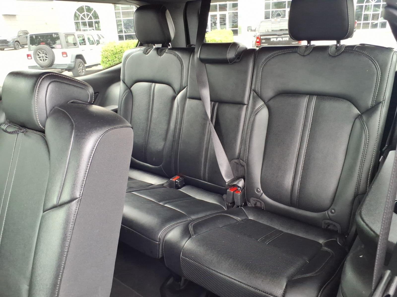 Used 2024 Diamond Black Crystal Pearlcoat Jeep Series II image 20