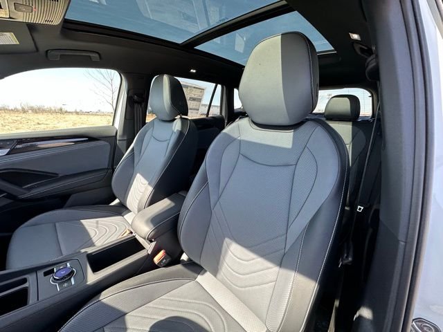 New 2026 Opal White W/Deep Black Roof Volkswagen 2.0T SE R-Line Black image 27