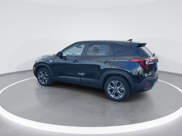 Used 2024 Black Kia LX image 4