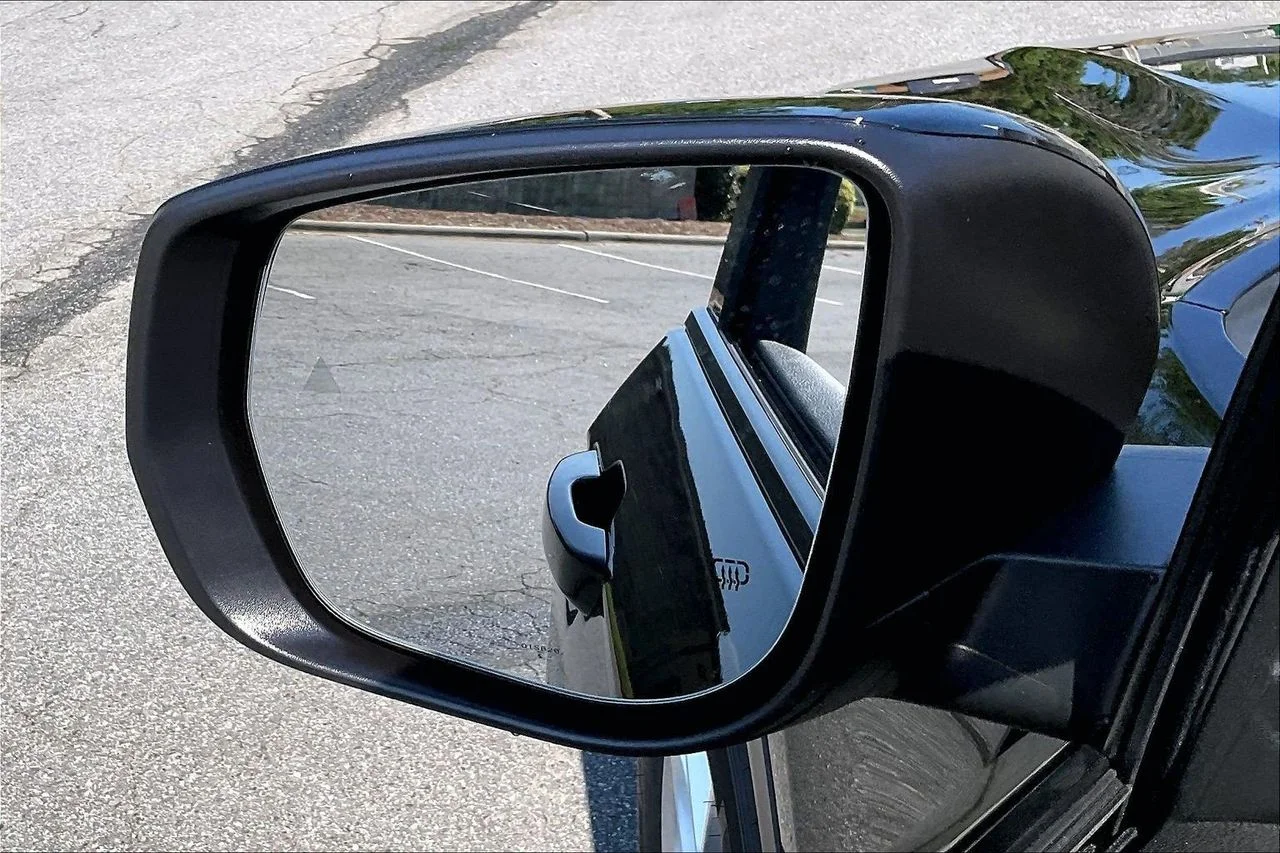 New 2026 Diamond Black Crystal Pearl-Coat Exterior Paint Jeep Laredo X image 24