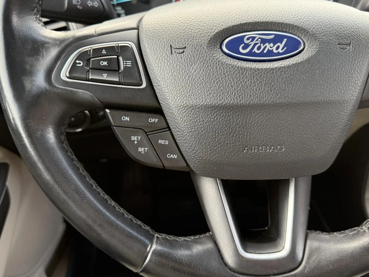 Used 2018 Blue Ford SE image 28