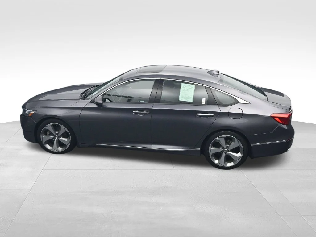 Used 2018 Modern Steel Metallic Honda Touring image 47