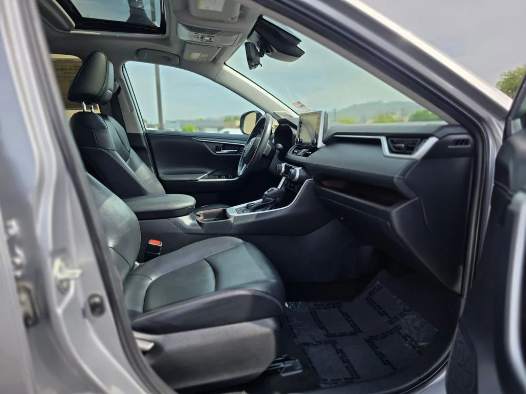 2020 Toyota RAV4 Limited - Photo 10