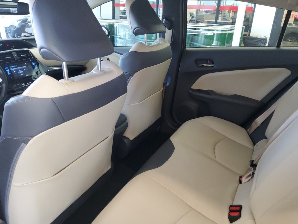 Used 2016 White Toyota Four image 19