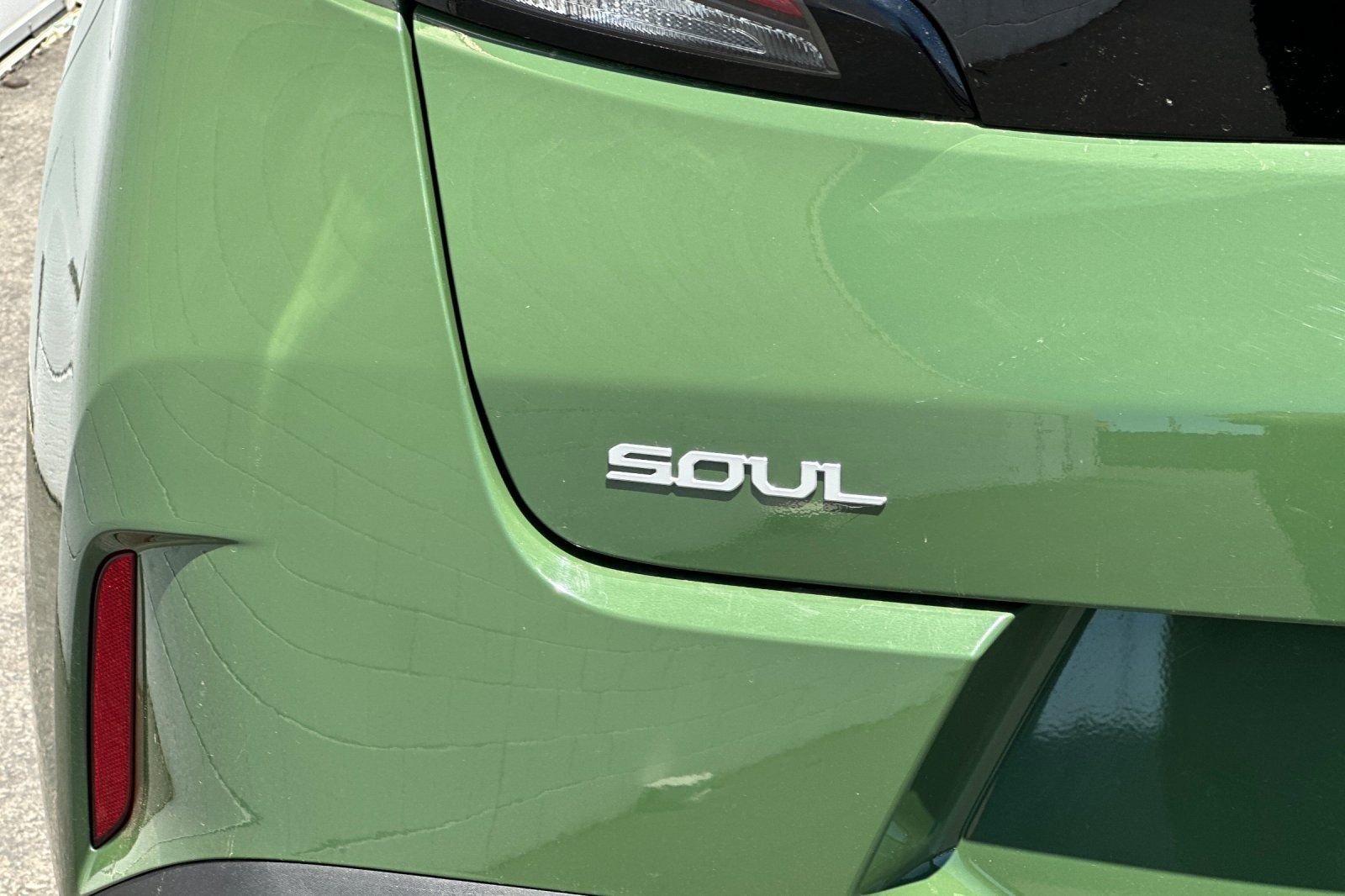 Used 2023 Green Kia EX image 31