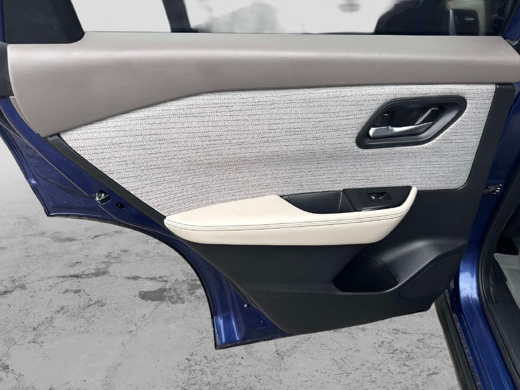 Used 2021 Blue Nissan SV image 15