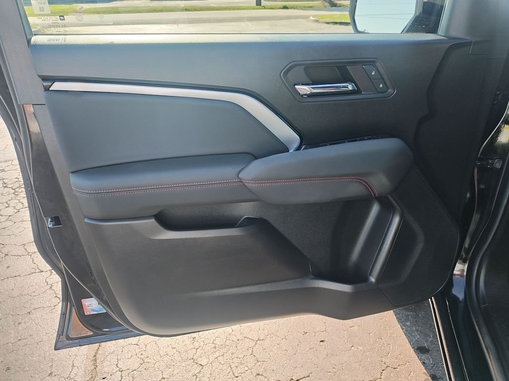 Used 2023 Black Chevrolet Z71 image 12