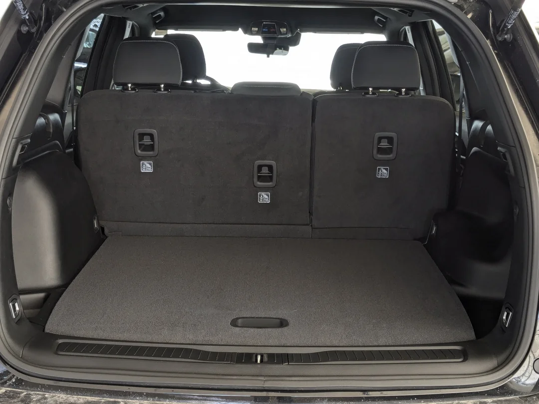 New 2026 Black Jeep Laredo - - 4x4 - Classic Theme - Heated Seats - Heated Steering - Remote Start & More! image 25