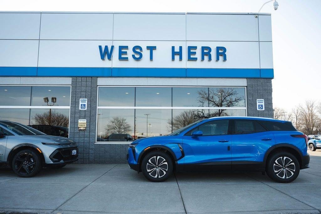 Used 2024 Bronze Metallic Chevrolet LT image 14