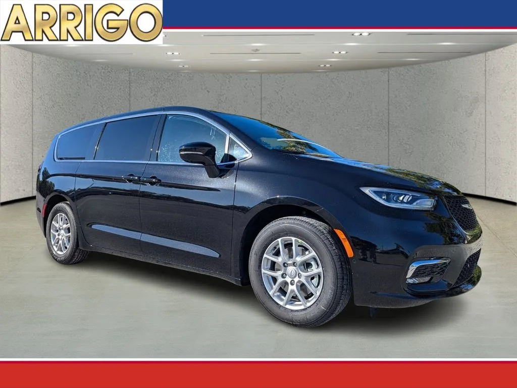 2026 Chrysler Pacifica Select's photo