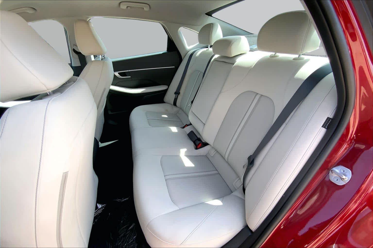 Used 2025 Ultimate red Hyundai SEL image 19