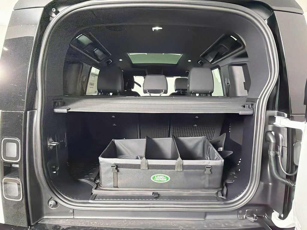 New 2026 Fuji White Land Rover X-Dynamic SE image 28