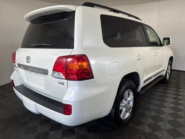 Used 2013 Blizzard Pearl Toyota Base image 3