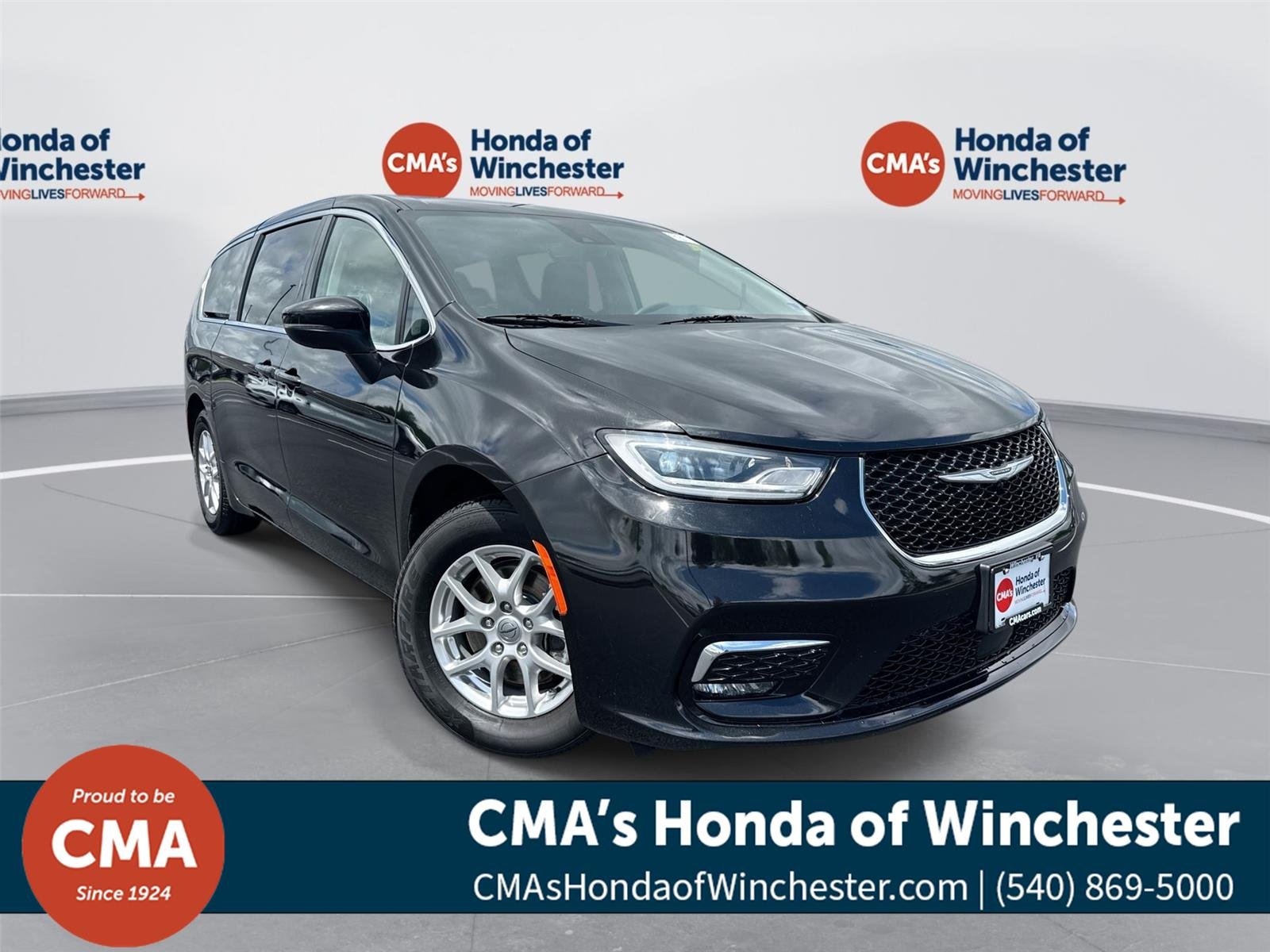 2023 Chrysler Pacifica Touring L's photo