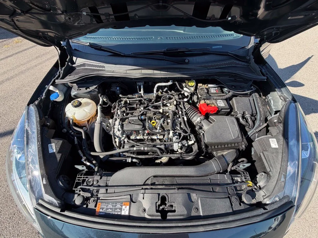 Used 2022 Blue Ford SE image 31