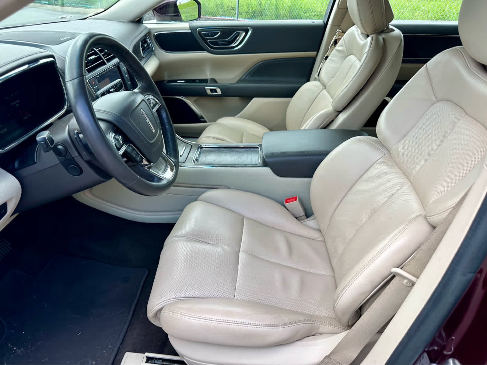 Used 2019 Burgundy Velvet Tinted Clearcoat Lincoln Select image 12