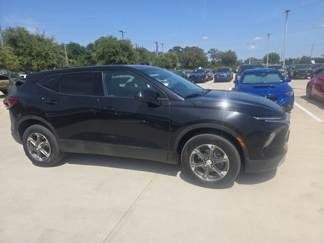Used 2023  Chevrolet LT image 2