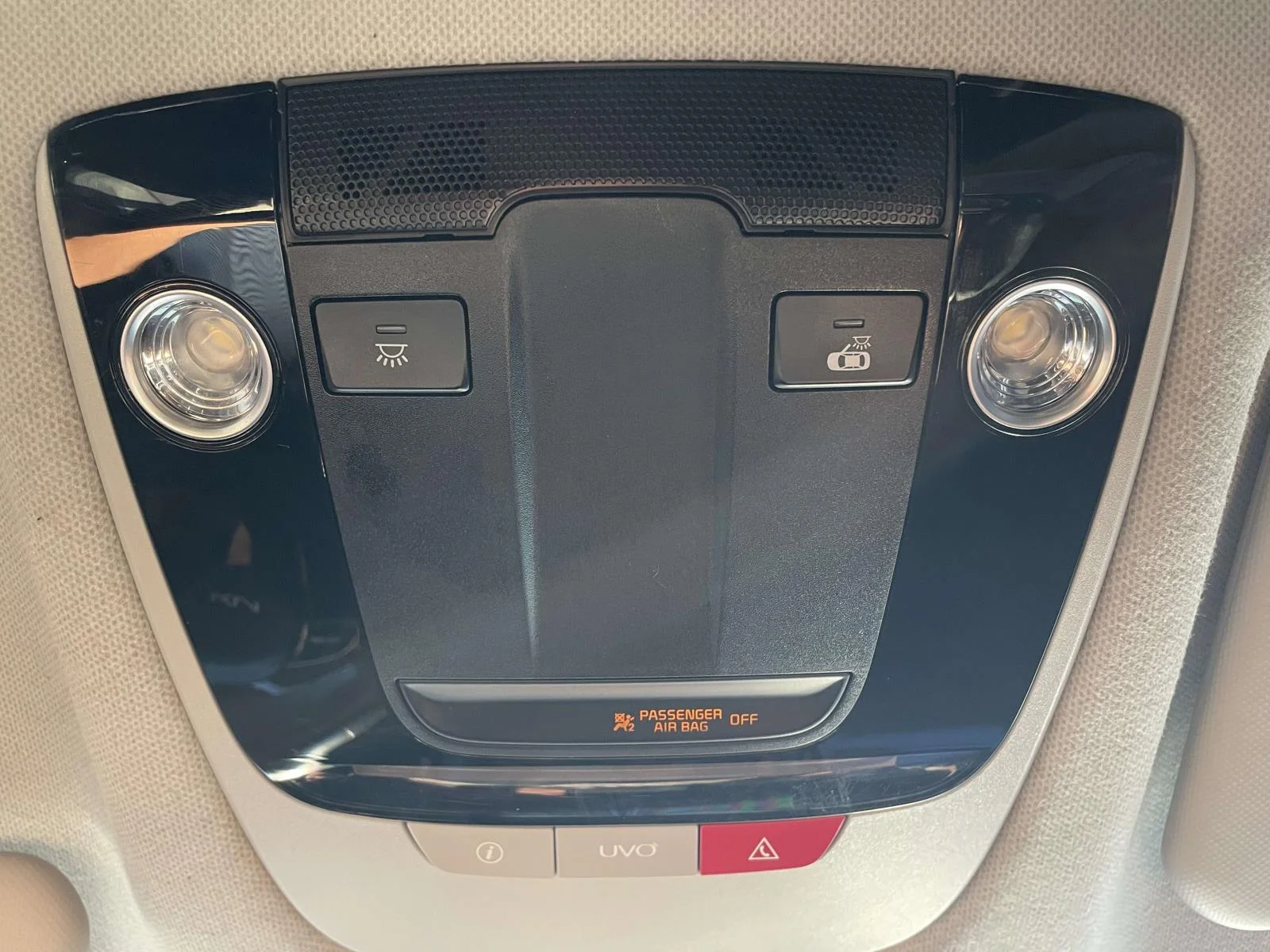 Used 2023 White Kia S image 22