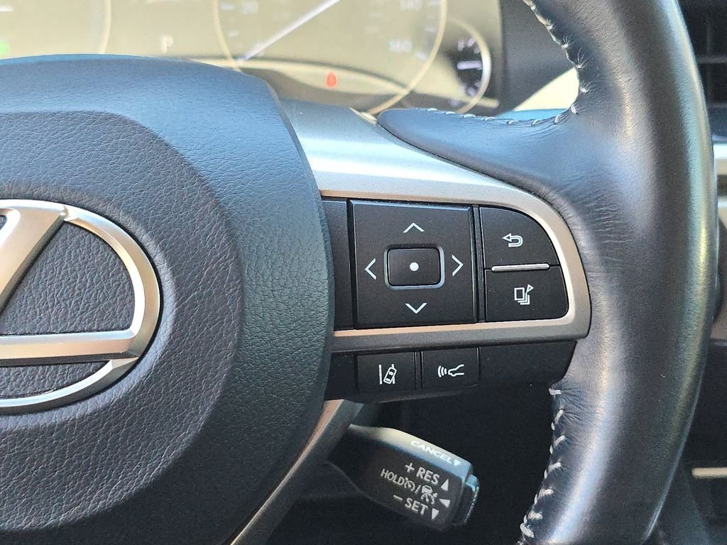 Used 2016 White Lexus 300h image 23
