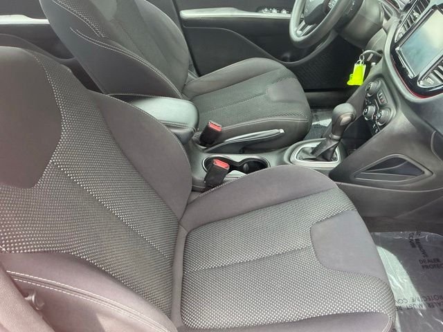 Used 2014 Red Dodge SXT image 31
