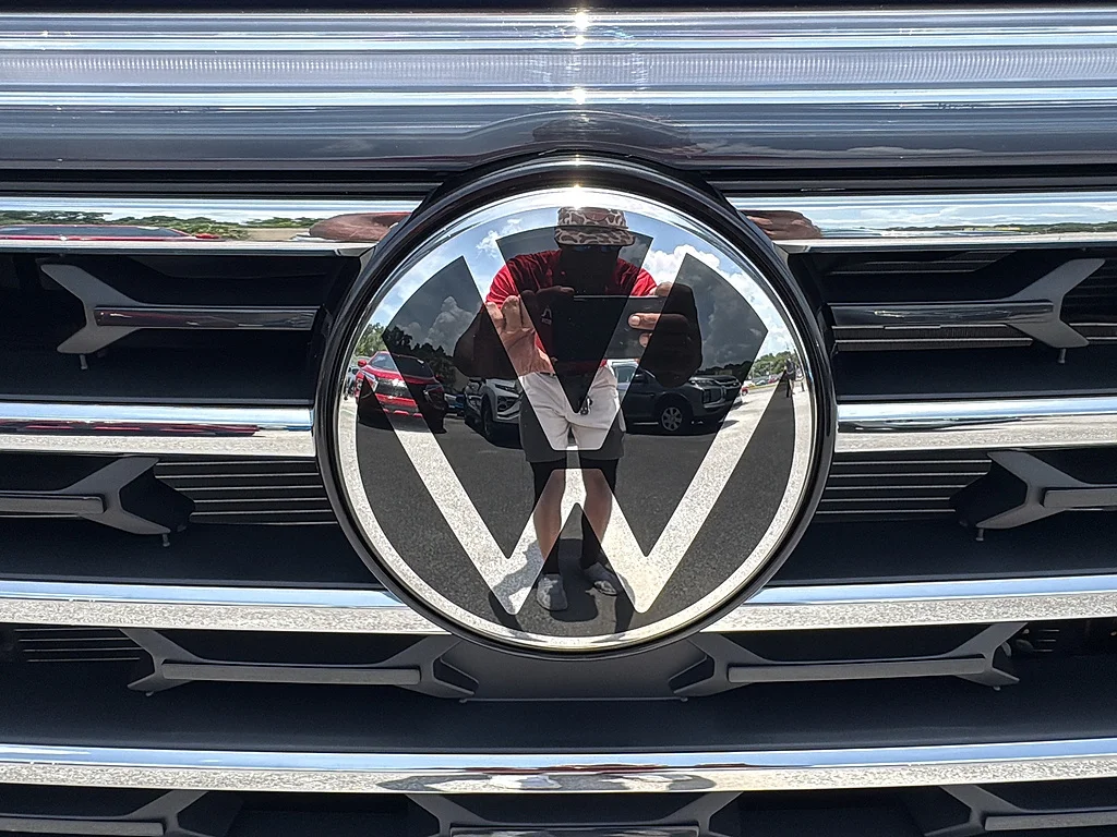 New 2026 Deep Black Pearl Volkswagen 2.0T SE FWD image 11