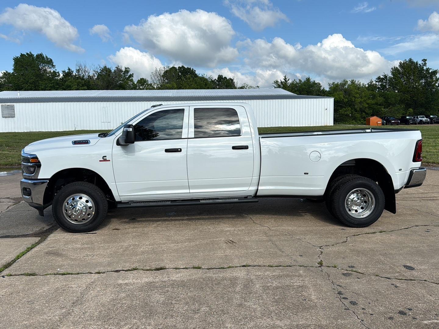 New 2026 Bright White Clear-Coat Exterior Paint RAM Tradesman image 5