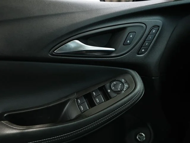 Used 2025 Ebony Twilight Metallic Buick Avenir image 16