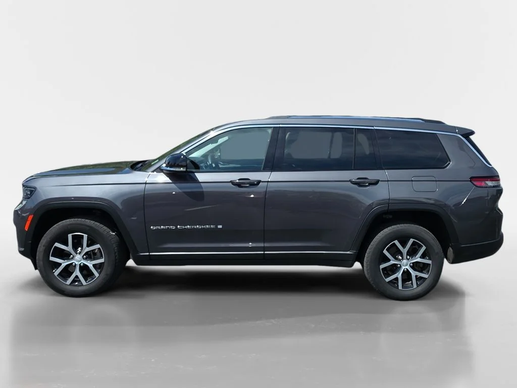 Used 2023 Baltic Gray Metallic Clearcoat Jeep Limited image 7