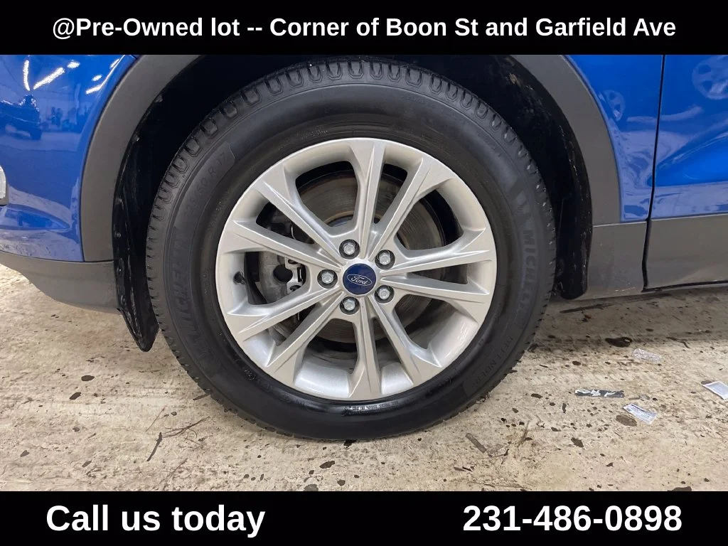 Used 2019 Blue Ford SEL image 11