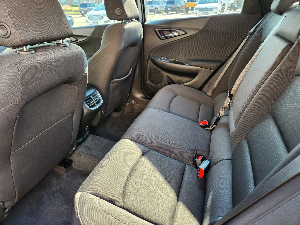Used 2024 Summit White Chevrolet LT image 19