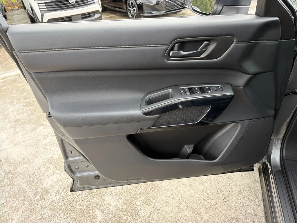 2023 Nissan Pathfinder SV - Photo 16