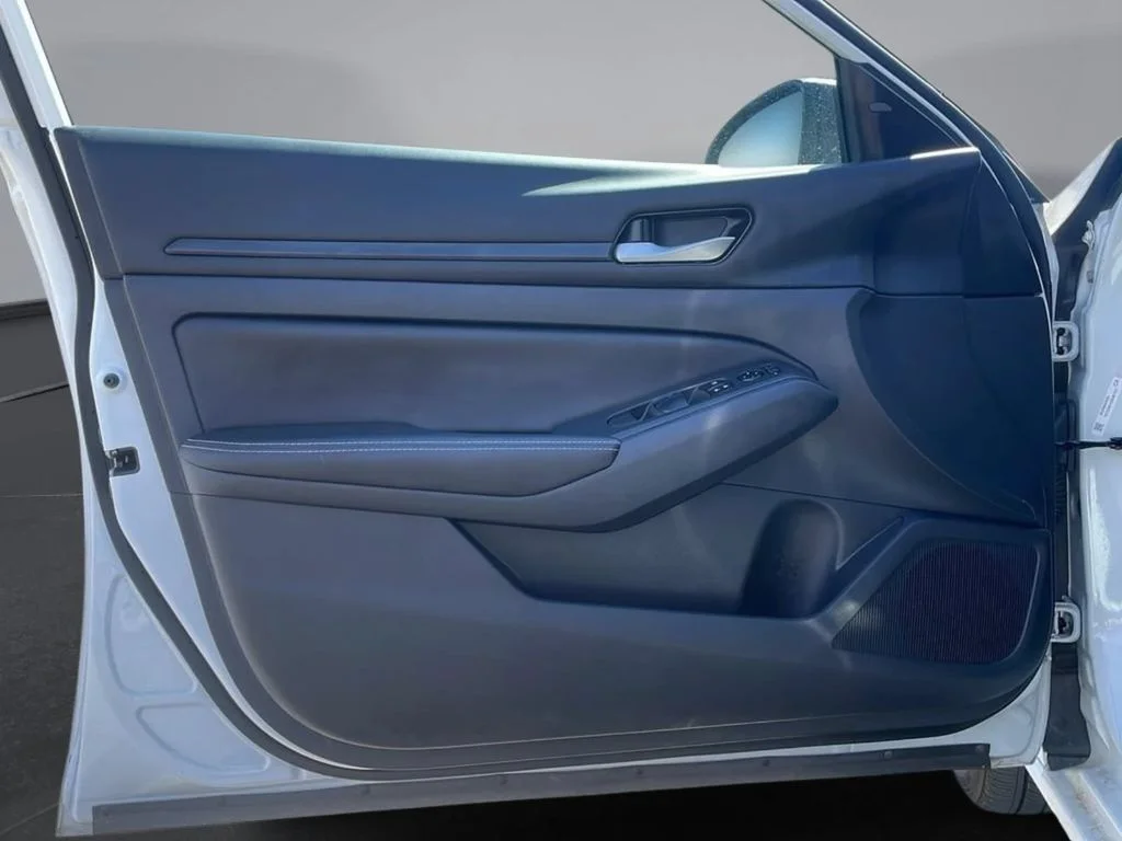 2025 Nissan Altima SV - Photo 12