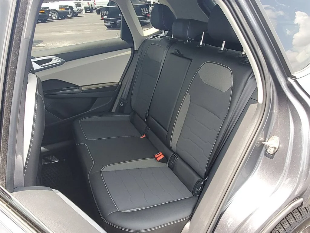 Used 2025 Gray Volkswagen 1.5T SE image 24